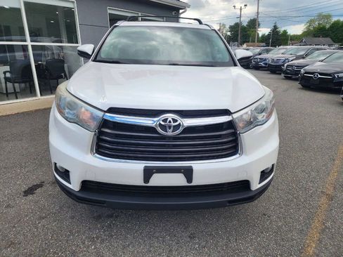 Used 2016 Toyota Highlander XLE AWD/4WD image 2