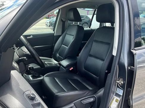 Used 2017 Volkswagen Tiguan S FWD image 24