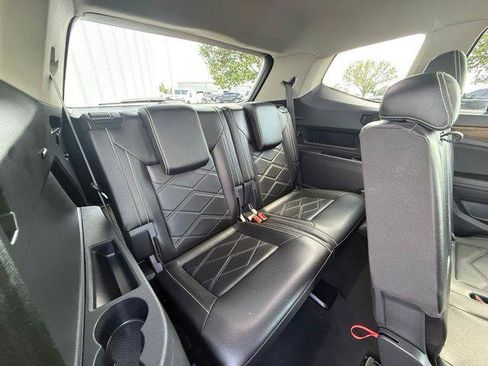 Used 2025 Volkswagen Atlas SE AWD/4WD image 6