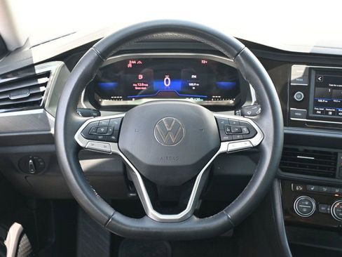Used 2023 Volkswagen Jetta SE image 10