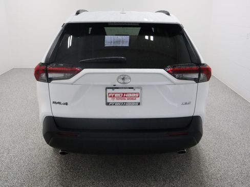 Used 2021 Toyota RAV4 XLE FWD image 8