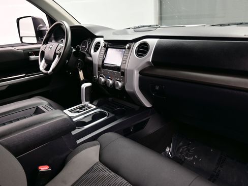 Used 2017 Toyota Tundra SR5 image 16