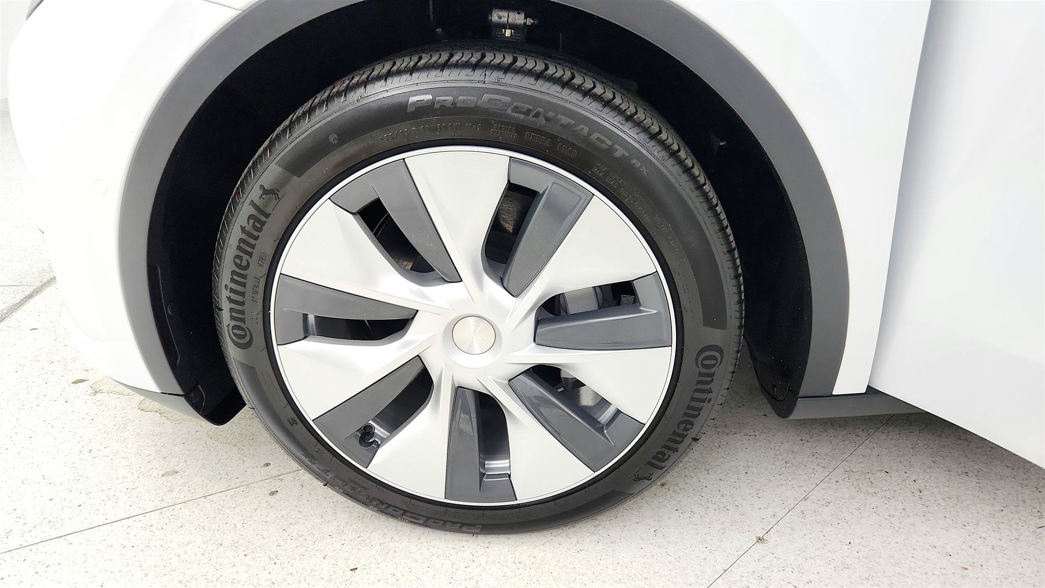 Used 2022 Tesla Model Y Long Range AWD/4WD image 38