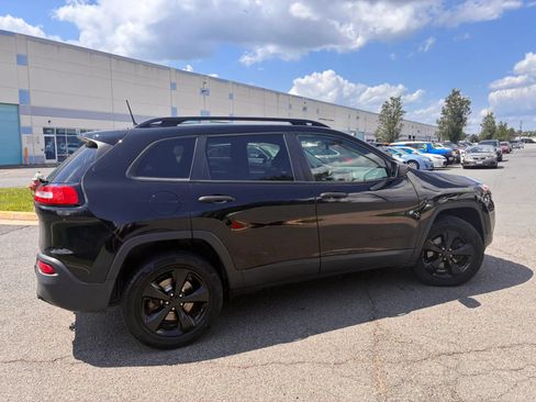 Used 2017 Jeep Cherokee Sport w/ Cold Weather Group AWD/4WD image 9