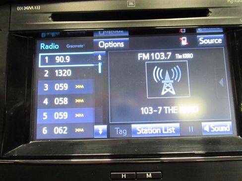 Used 2017 Toyota Avalon Limited image 26