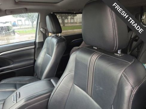 Used 2017 Toyota Highlander SE AWD/4WD image 5