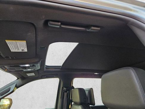 Used 2024 Chevrolet Suburban Z71 w/ Luxury Package image 18