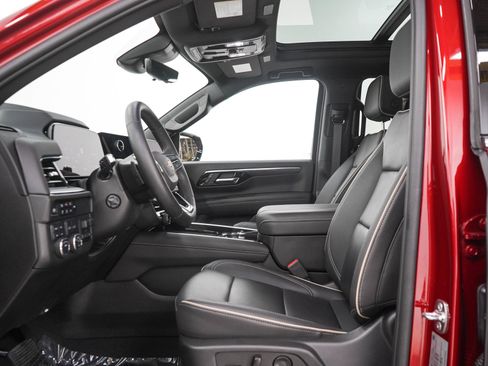 Used 2025 Chevrolet Tahoe Premier AWD/4WD image 25