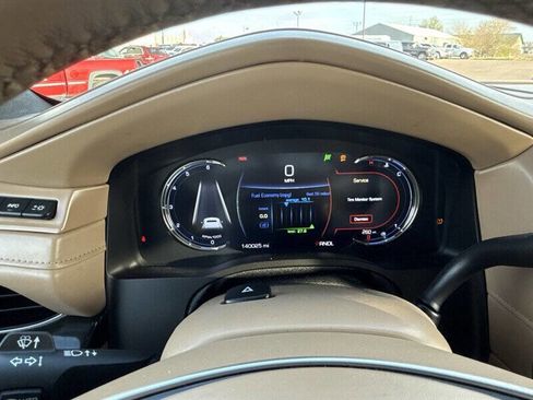 Used 2018 Cadillac Escalade ESV Platinum AWD/4WD image 28