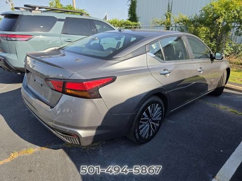 Used 2023 Nissan Altima 2.5 SV FWD image 10