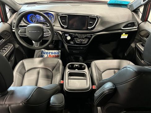 New 2027 Chrysler Pacifica Select AWD/4WD image 26