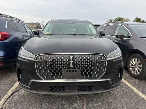 Used 2025 Lincoln Aviator AWD image 2