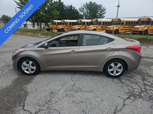 Used 2013 Hyundai Elantra GLS w/ Preferred Pkg FWD image 5