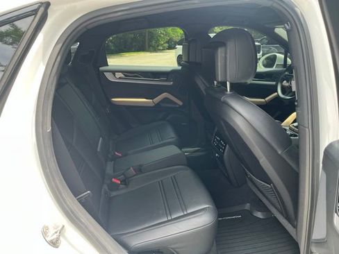 Used 2024 Porsche Cayenne Coupe AWD/4WD image 13