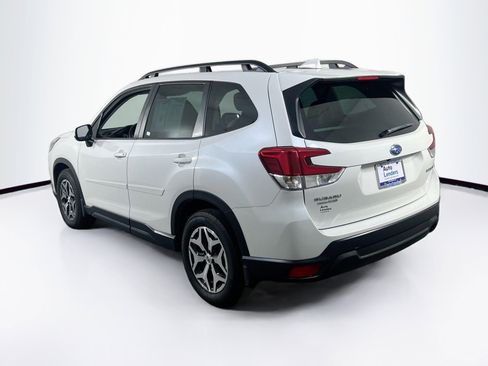 Used 2023 Subaru Forester Premium image 7