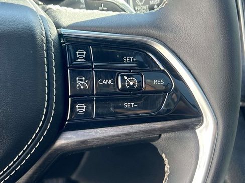 Certified 2023 Jeep Grand Cherokee Overland w/ Luxury Tech Group IV AWD/4WD image 24