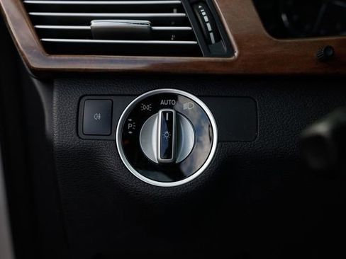 Used 2013 Mercedes-Benz E 350 4MATIC Wagon image 50