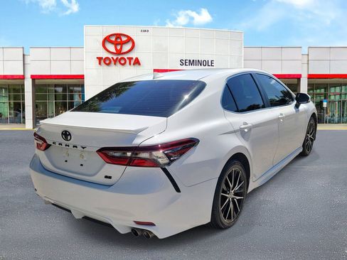 Used 2023 Toyota Camry SE image 3