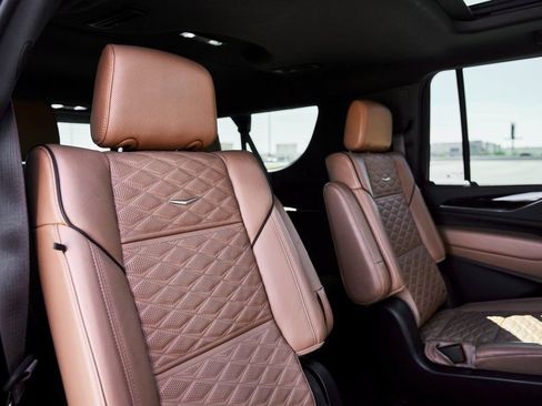 Used 2023 Cadillac Escalade ESV Sport w/ LPO, ONYX Package image 42