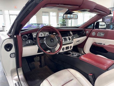 Used 2017 Rolls-Royce Dawn image 7