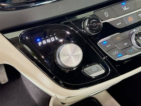 Used 2022 Chrysler Pacifica Touring-L FWD image 15