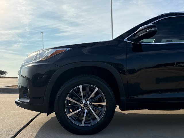 Used 2017 Toyota Highlander XLE FWD image 5