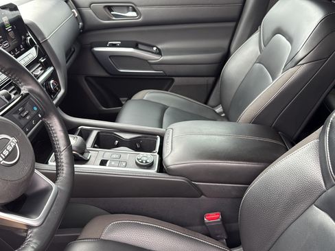 Used 2023 Nissan Pathfinder SL AWD/4WD image 18