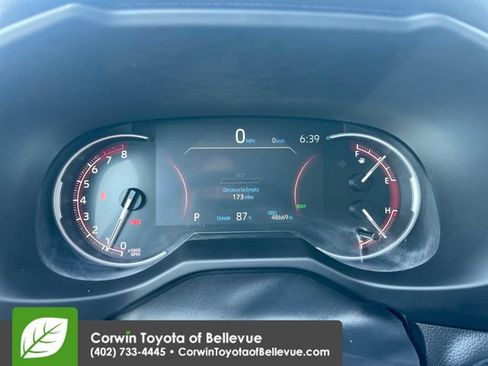 Used 2025 Toyota RAV4 XLE AWD/4WD image 9