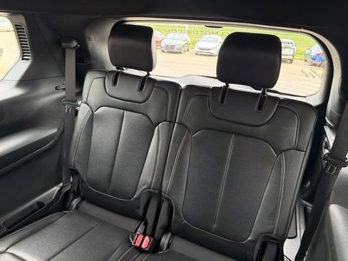 Used 2024 Jeep Grand Cherokee L Limited w/ Luxury Tech Group II AWD/4WD image 10