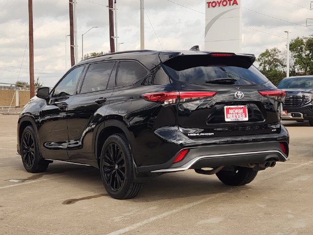 Used 2023 Toyota Highlander XSE FWD image 4