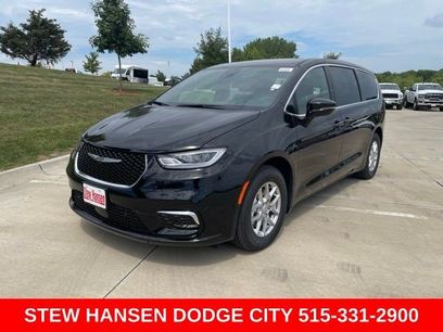 New 2026 Chrysler Pacifica Select