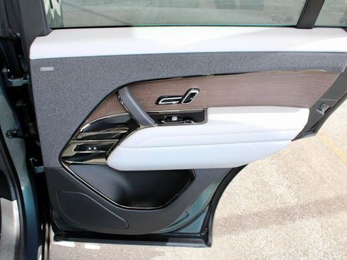 Used 2024 Land Rover Range Rover Sport SE image 15