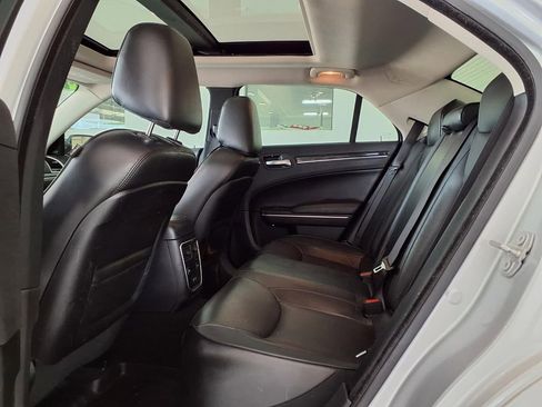 Used 2020 Chrysler 300 Limited AWD/4WD image 11