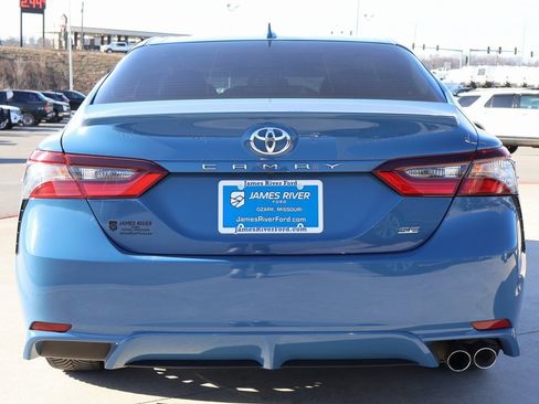 Used 2023 Toyota Camry SE image 4