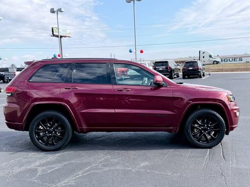 Used 2021 Jeep Grand Cherokee Laredo X image 4