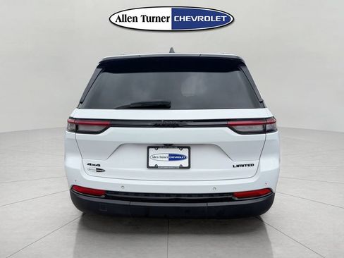 Used 2023 Jeep Grand Cherokee Limited w/ Black Appearance Package AWD/4WD image 5