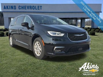 Used 2024 Chrysler Pacifica Touring-L