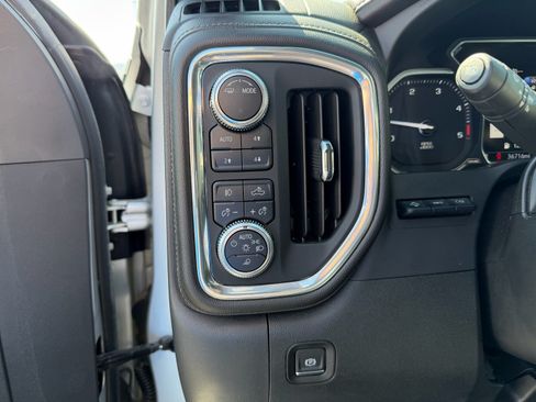 Used 2020 GMC Sierra 2500 Denali w/ Denali Ultimate Package AWD/4WD image 13