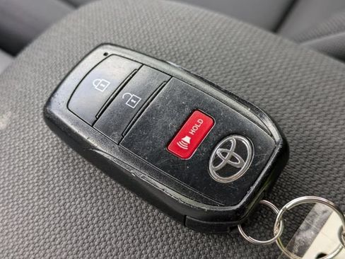 Used 2022 Toyota Corolla Cross LE w/ Moonroof Package FWD image 30