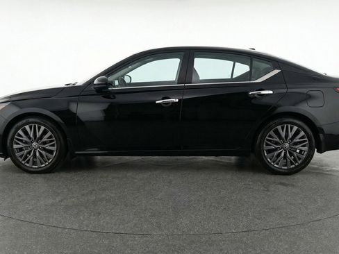 Used 2025 Nissan Altima 2.5 SV image 5