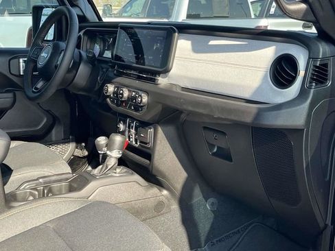 Used 2024 Jeep Gladiator Sport AWD/4WD image 24