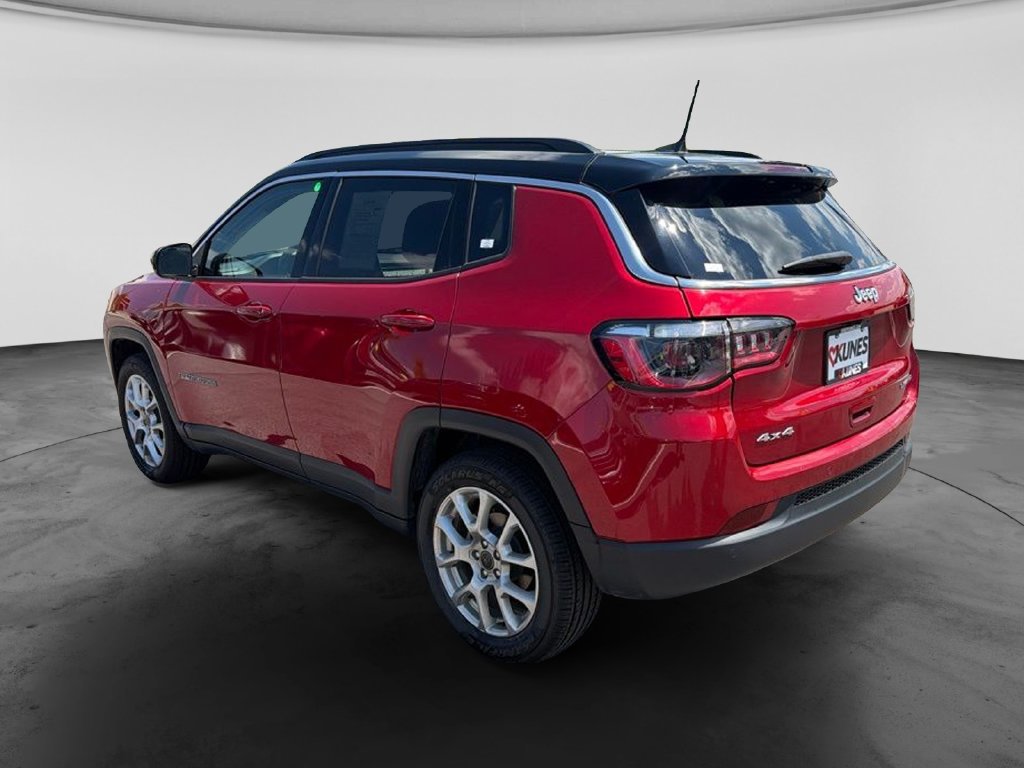Used 2025 Jeep Compass Limited AWD/4WD image 8