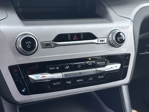 Used 2024 Ford Explorer XLT w/ Equipment Group 202A image 35