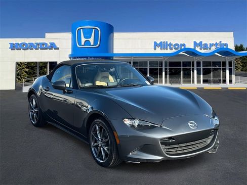Used 2016 MAZDA MX-5 Miata Grand Touring image 1