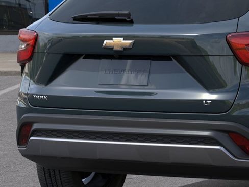 New 2026 Chevrolet Trax LT w/ LT Convenience Package FWD image 14