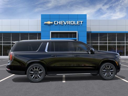 New 2026 Chevrolet Suburban LS w/ LS Custom Edition AWD/4WD image 5