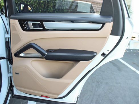 Used 2019 Porsche Cayenne Turbo AWD/4WD image 45
