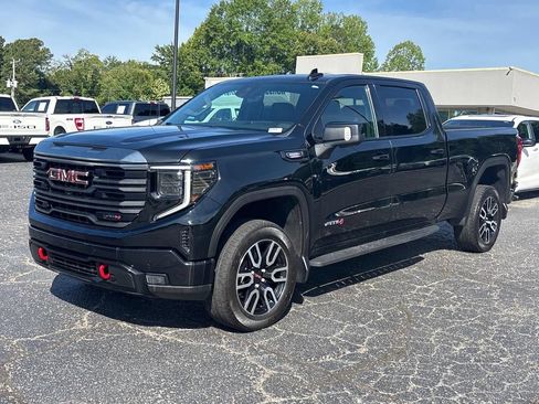Used 2022 GMC Sierra 1500 AT4 w/ AT4 Premium Package AWD/4WD image 3