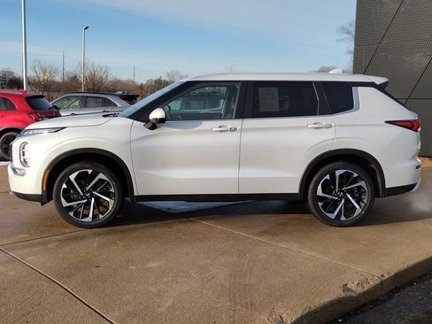 Used 2024 Mitsubishi Outlander SE image 8