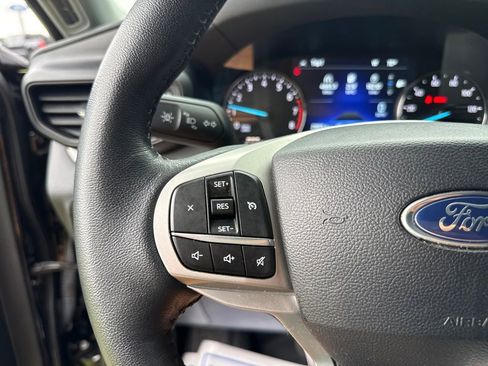 Used 2024 Ford Explorer XLT image 18